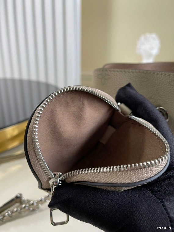 LOUIS BELLA VUITTON 0126